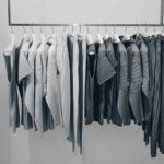 שיפור מכירות בחנויות בגדים עם מתקני תצוגה