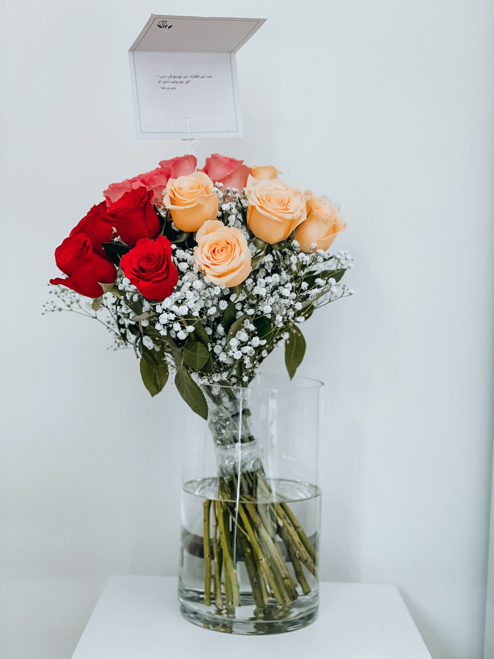 תצוגת פרחים תוססת אצל חנות פרחים מקומית בבאר שבע